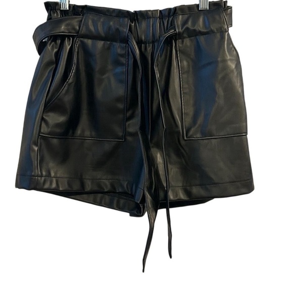 Ci Sono Women's Black Faux Leather Paperbag Shorts Size M - Picture 1 of 9